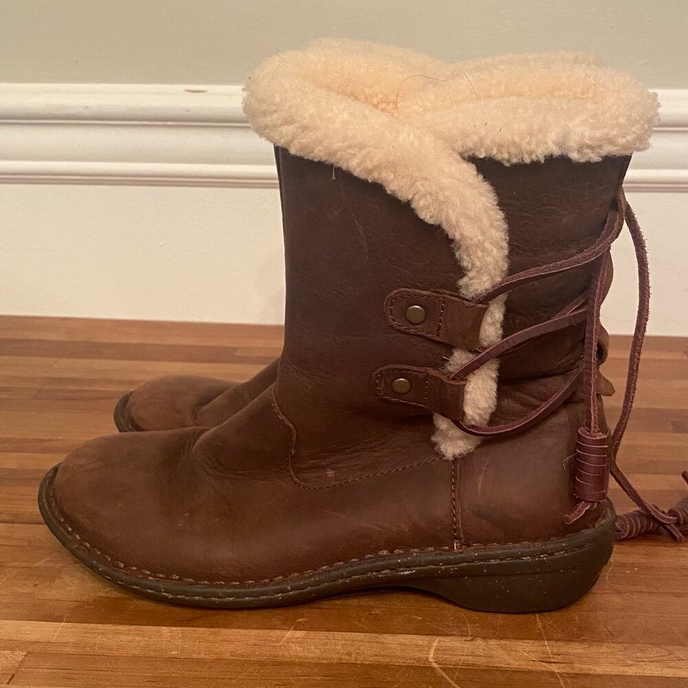 UGG Akadia Brown Leather Sheepskin Boots Women's Size 7